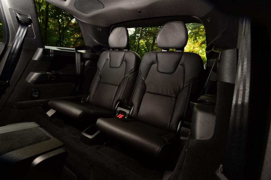 Интерьер Volvo XC90 D5 R-Design 2015 года  (UK) (фото 30 из 44)